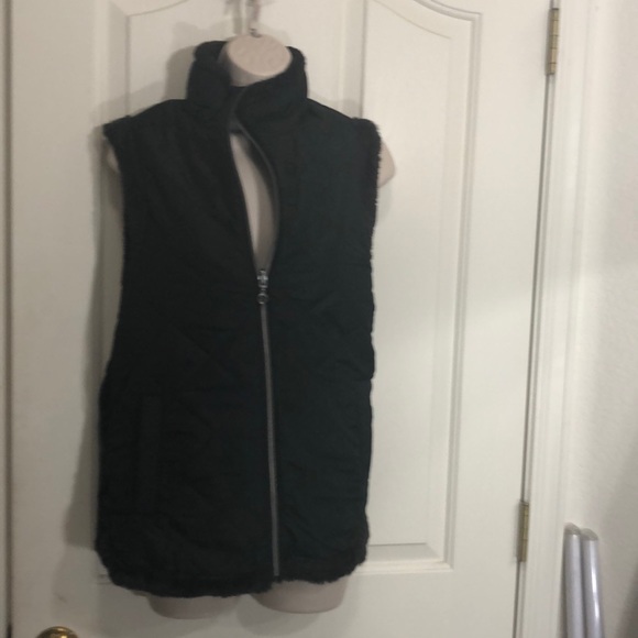 NWOT Reversible Faux Fur Vest - Picture 2 of 6